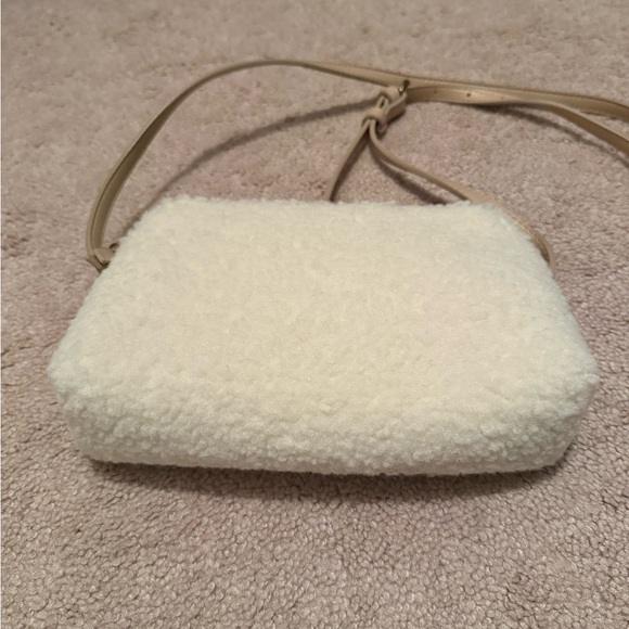 Universal Thread Crossbody - Picture 3 of 5